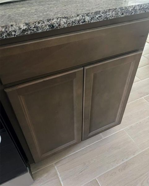 Kitchen cabinet/countertop