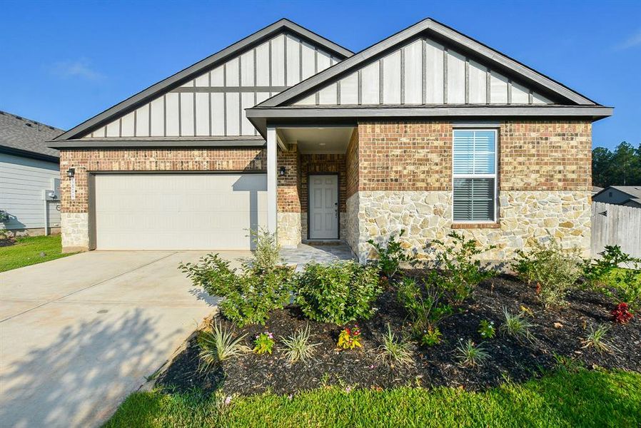 Welcome to 5804 Jade Crest. A delightful find among the recent construction of the Magnolia Springs development in Montgomery, TX. This beautiful 3-bedroom 2-bath home awaits you!