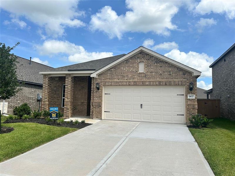 The beautiful exterior of the Alwyn floorplan, with gorgeous landscaping included!