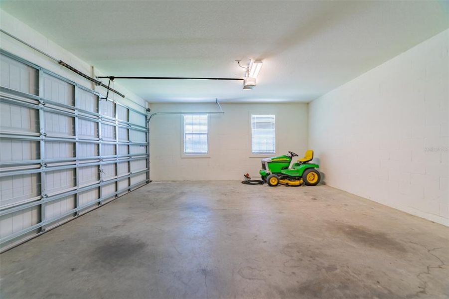 oversize garage & has 8ft tall garage door