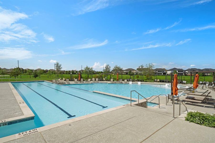 Resting on the shore of a scenic 31-acre lake, Lakeside Landing includes 2 pools, an indoor fitness center, large gathering room, and a covered pavilion for outdoor events.