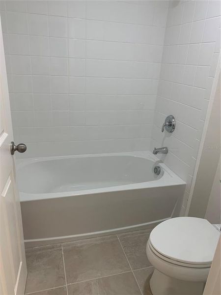 Hall Bath - 2nd Floor - Tub / Shower