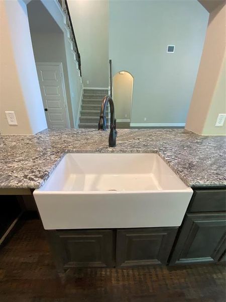 Farmhouse apron front porcelain sink