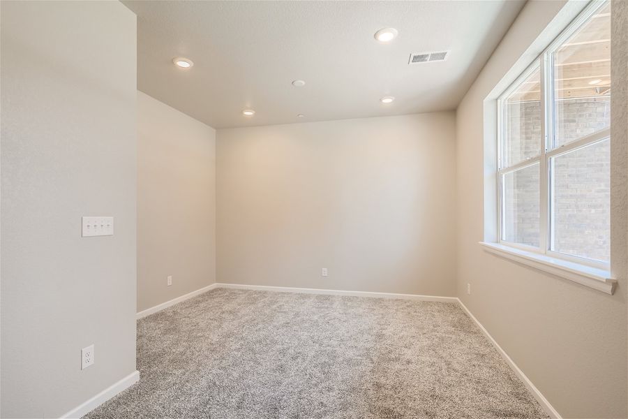 7015 cumbria ct - web quality - 003 - 04 living room