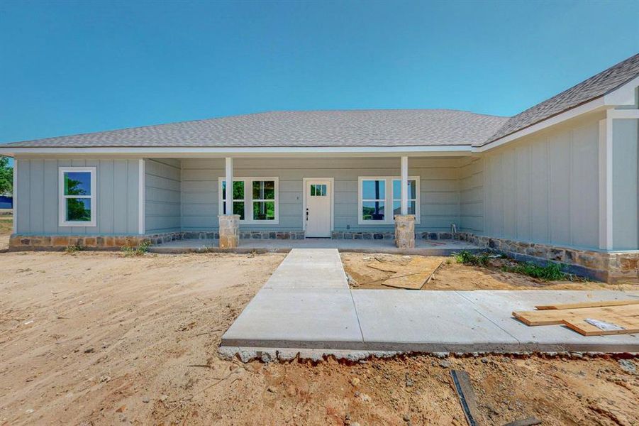 Doorway to property with a porch