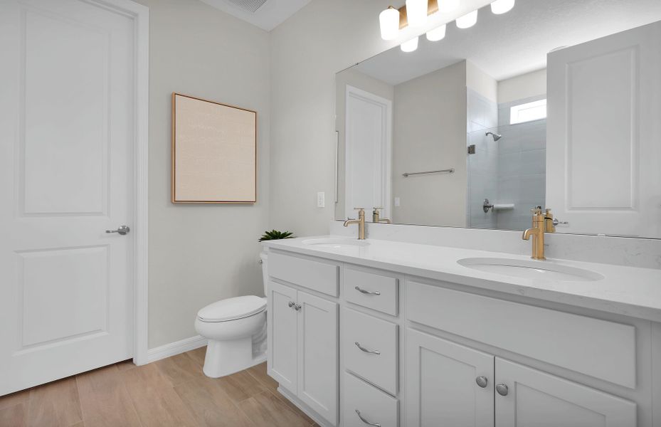 Cresswind | Owner's Bathroom