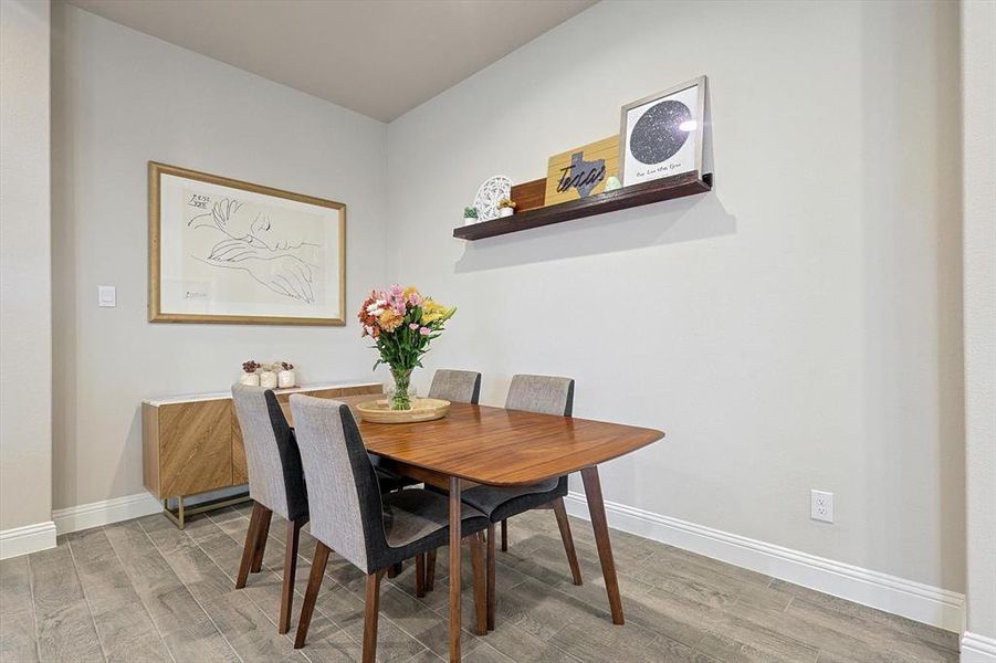 Open Concept Dining right off the kitchen