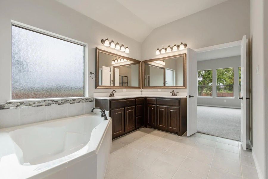 Primary Bathroom | Concept 2671 at Oak Hills in Burleson, TX by Landsea Homes