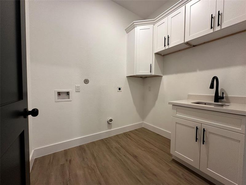 Utility Room with laundry sink