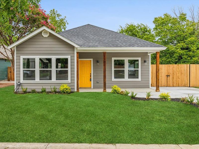 View of front of property featuring a front lawn