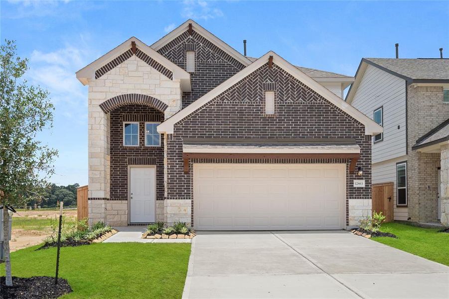 Welcome home to 12863 Lime Stone Lane located in the community of Stonebrooke and zoned to Conroe ISD.