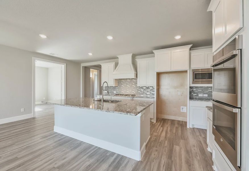 Kitchen with double ovens - 7 of 10