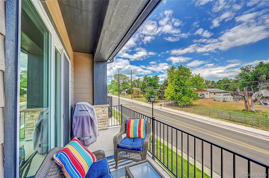 Balcony with Mountain Views!