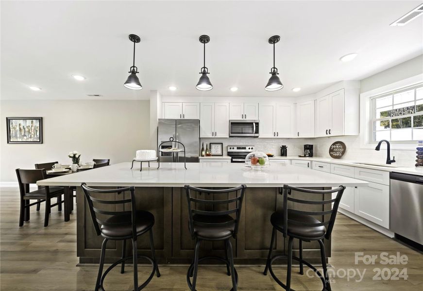 Dream Kitchen & open Floor plan. (8 foot quartz Island)