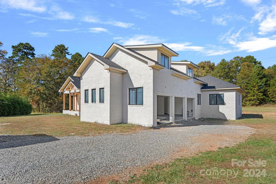 Oversized 3 car garage - tall enough for Lifts