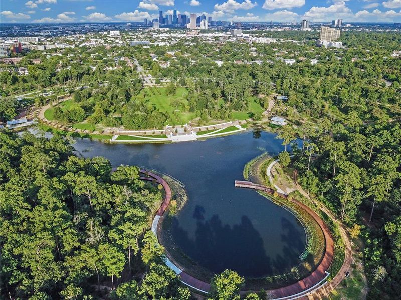 The new Eastern Glades provides something for everyone - from runners on the Seymour Lieberman Trial to picnicking families to students of ecology and those interested in Houston's and nation's cultural history.