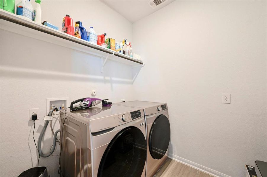 Spacious laundry room!