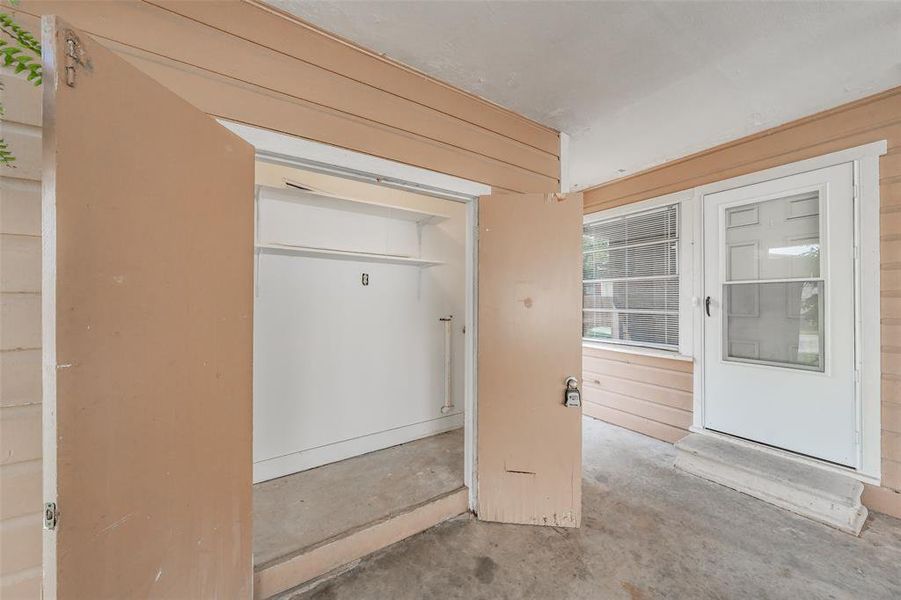 Outdoor, sheet rocked and insulated laundry room