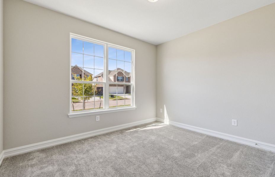 Airy secondary bedroom