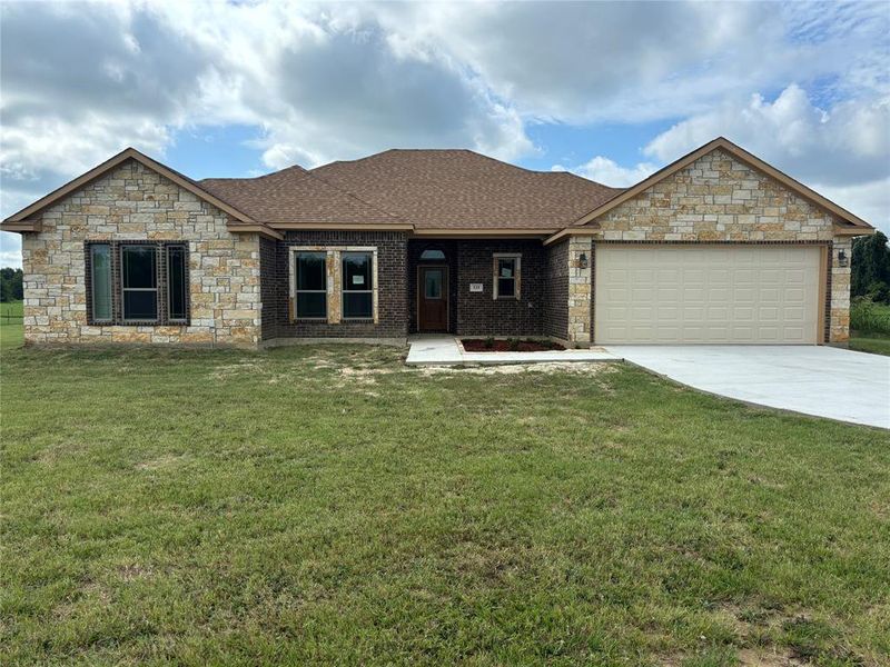 Amazing 1-acre lot for another fabulous Legacy Homes Texas custom home. This 4 bedroom, 2 bath home is ready now!