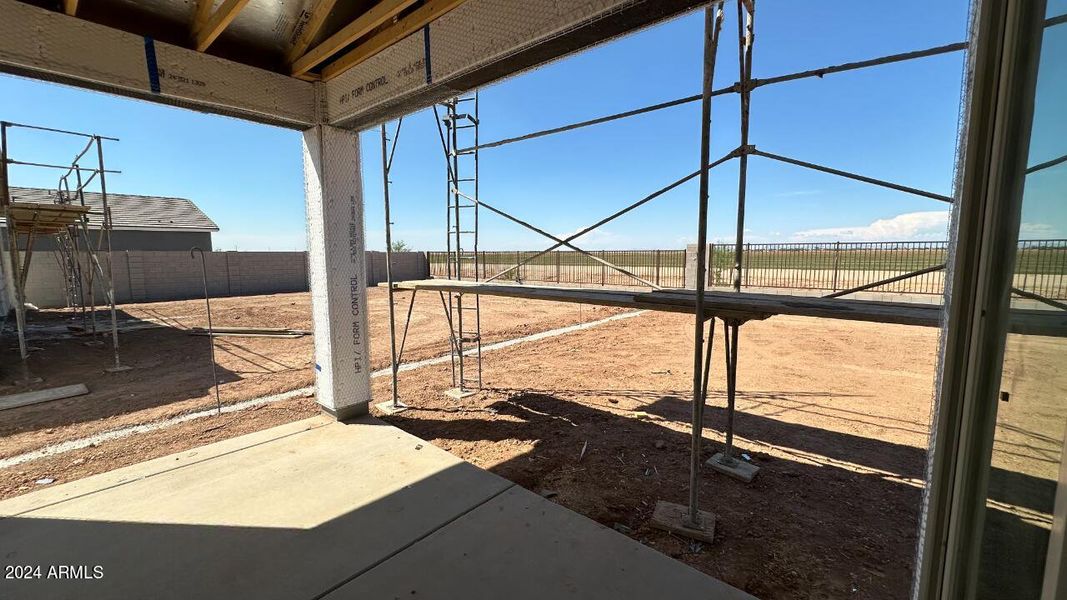 004 - Covered Patio to Large Backyard