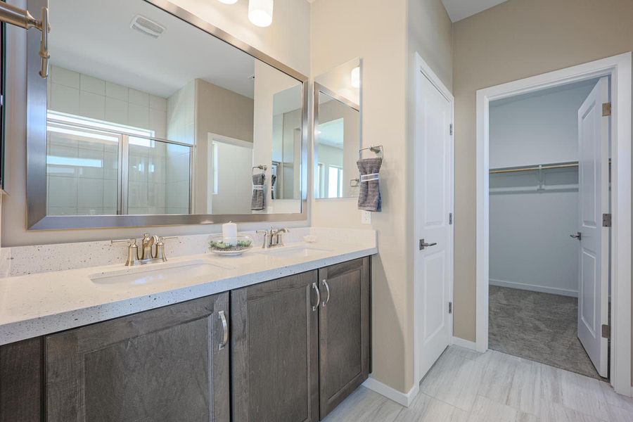 Primary Bathroom | Encatadora | Marketside Tercera | Verrado | New homes in Buckeye, Arizona | Landsea Homes