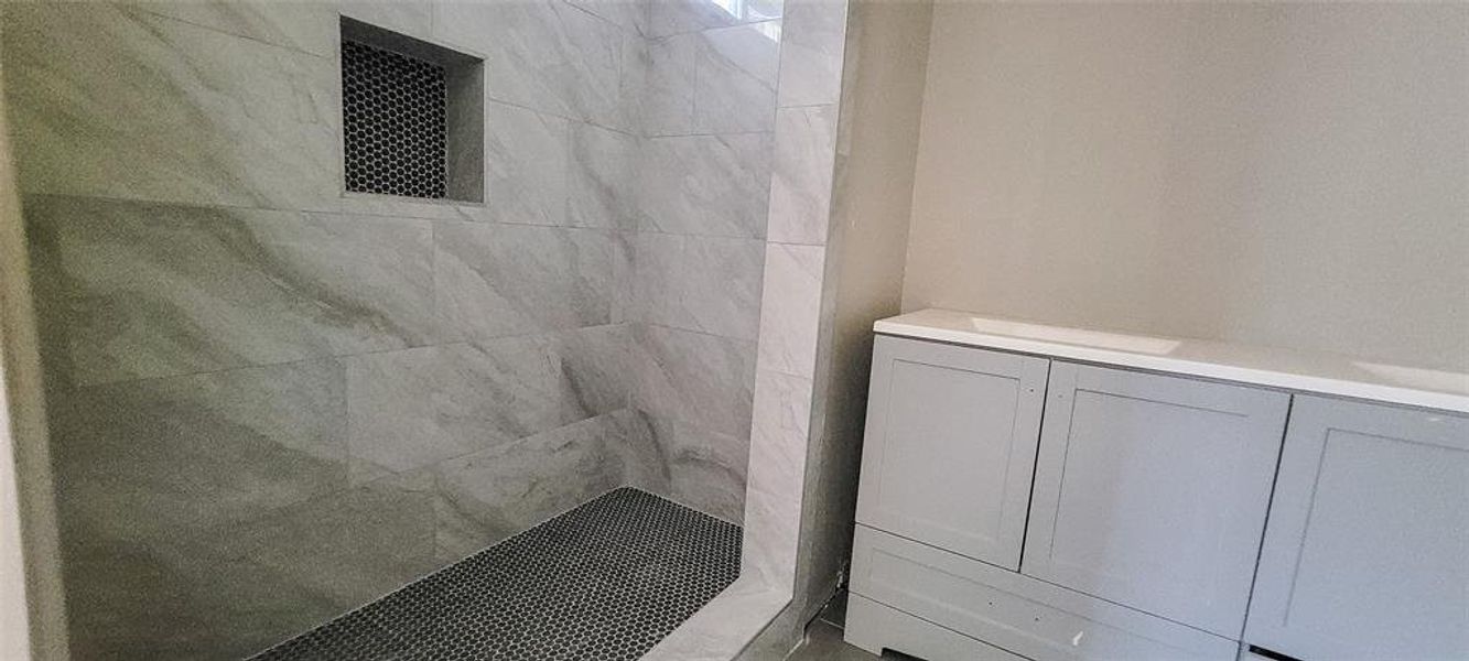 Bathroom featuring a tile shower