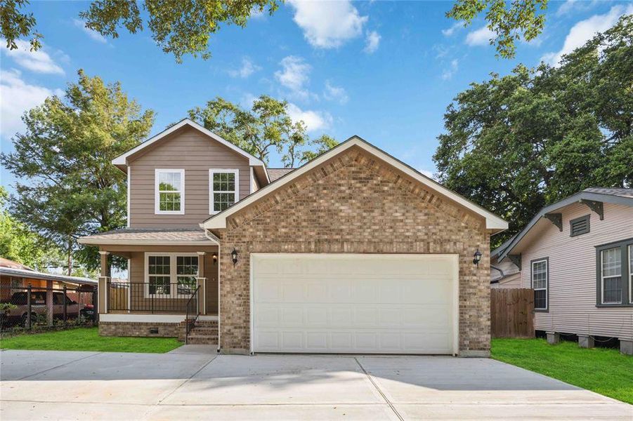 This stunning new construction in Baytown offers the perfect blend of modern design and comfort living.