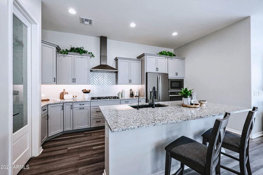 Expansive Kitchen w/ granite counters