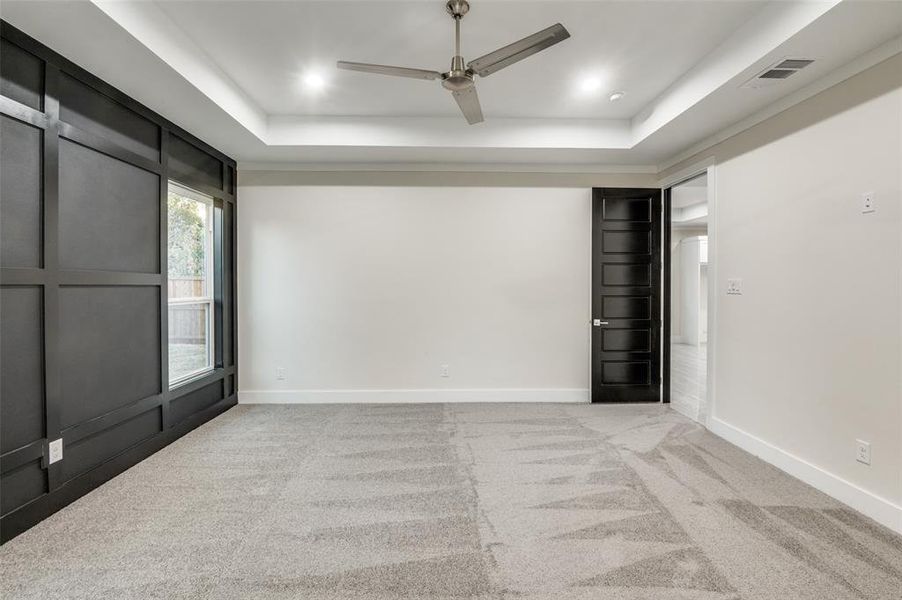 Massif Master bedroom with tray ceilings,