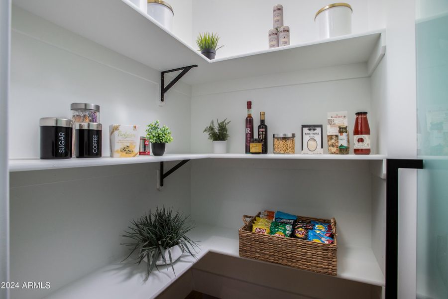 WALK-IN PANTRY