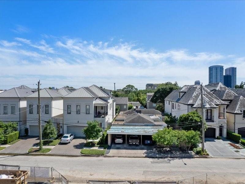 Southern views toward Medical Center/Upper Kirby. Shown at approximateheight of 3rd Floor. Views shownmay not resemble actual unitview.