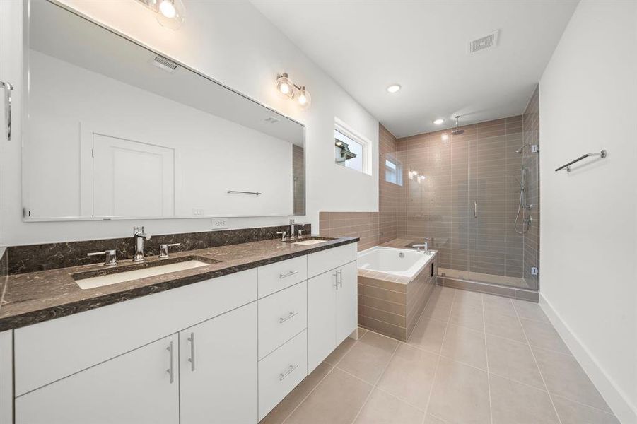 Sweeping bathroom with plenty of room