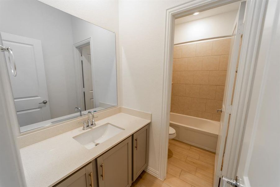 Full bathroom featuring vanity, toilet, and tiled shower / bath