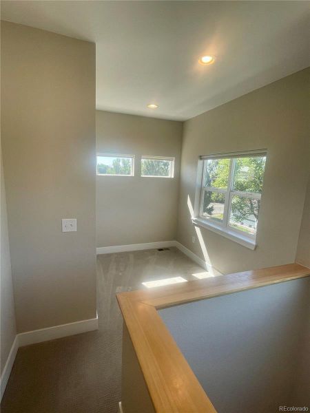 Loft "nest" with mountain views on 3rd level