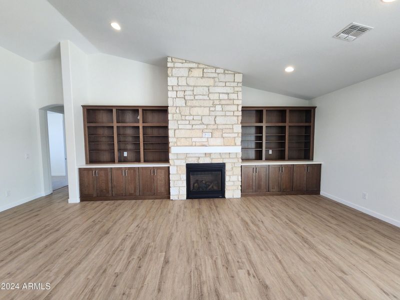 FIREPLACE WITH CABINETS