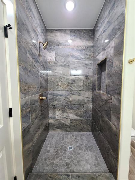 Bathroom featuring a tile shower