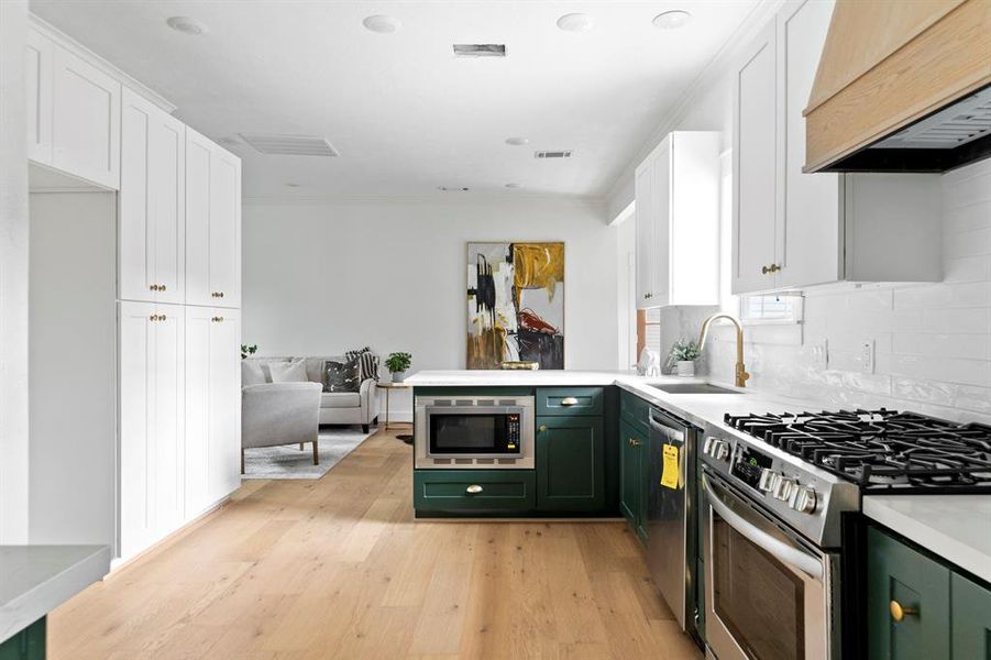 The hunter green lower cabinets give this bungalow a bit of flare.