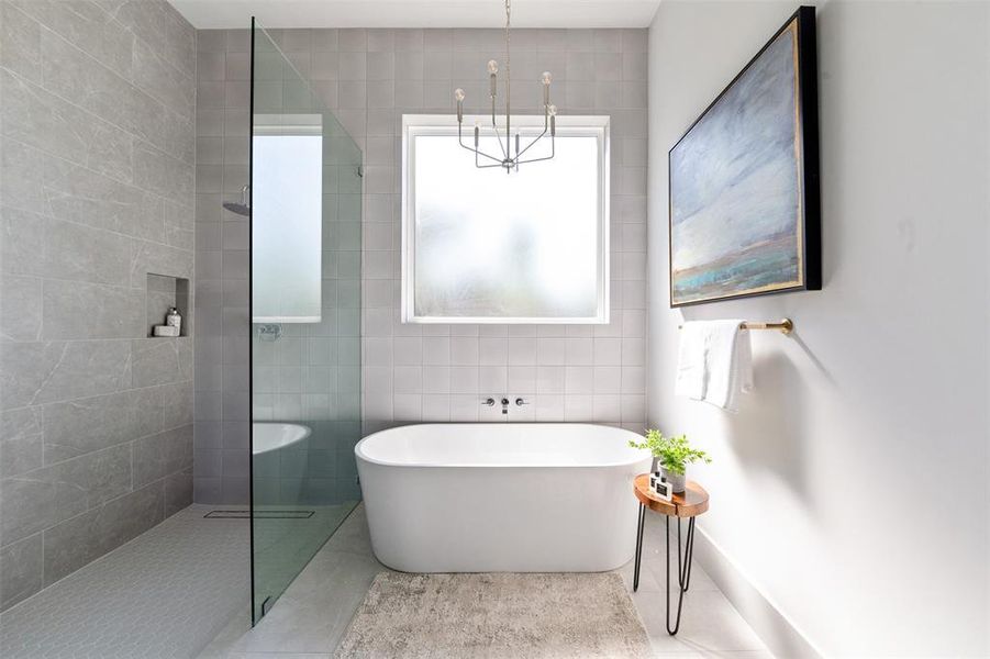 Take a relaxing soak in this tub to wash the day away.