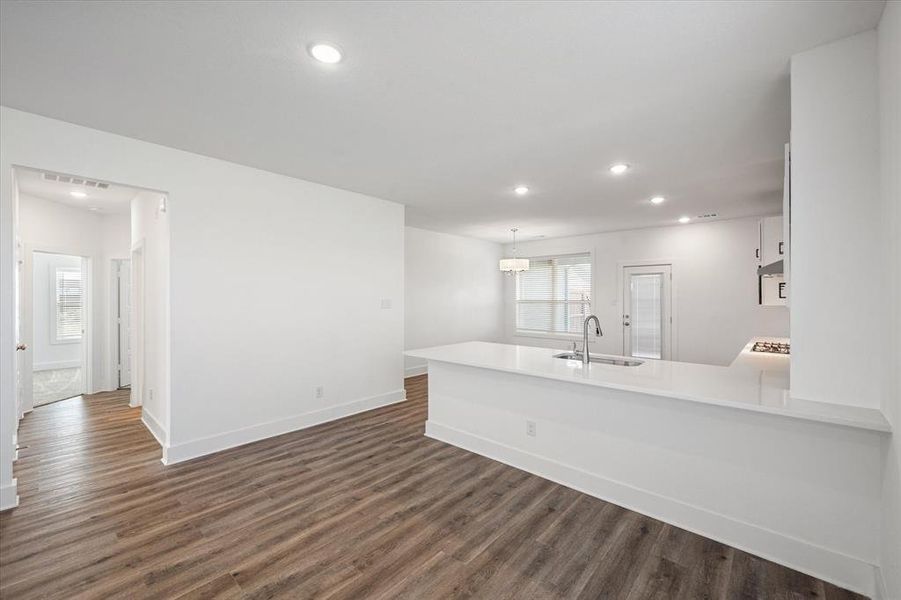 Kitchen with breakfast bar