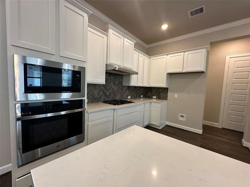 Gorgeous details in kitchen