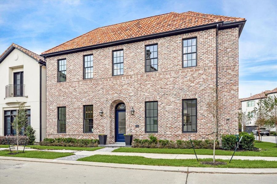 Beautiful brick traditional home in the gated community of Ravenna