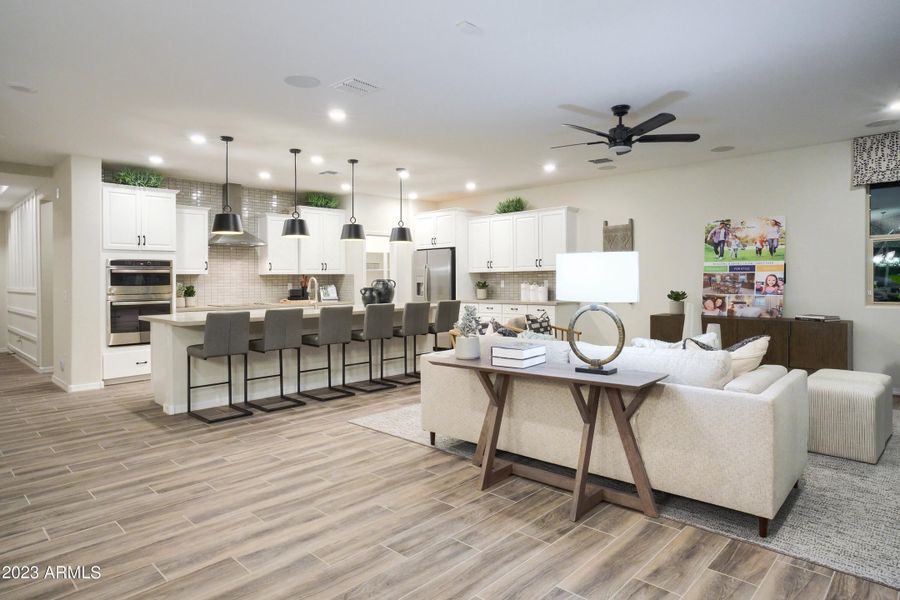 KITCHEN / GREAT ROOM