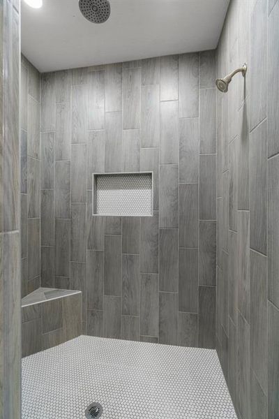 Walk in Shower with sitting area Masther Bath