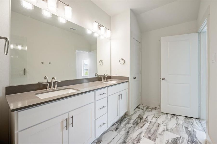 Plenty of style and space in this wonderful owner's bath!