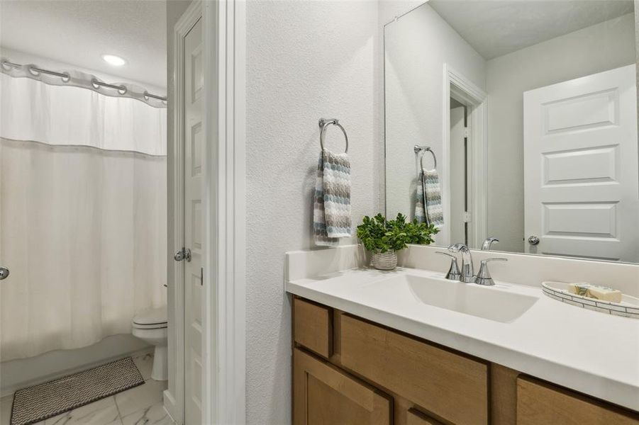 Jack and Jill full bathroom upstairs.  Two separate vanity areas with the shower/tub and toilet located between.