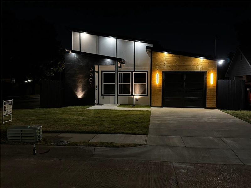 View of front facade featuring  1 car garage.  Corner Lot.