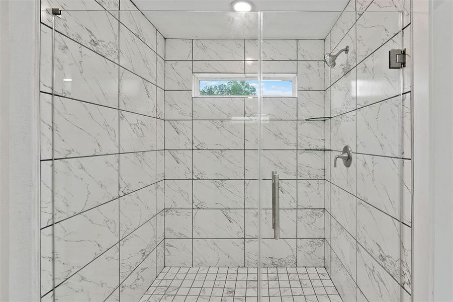 Massive 6' x 4' shower