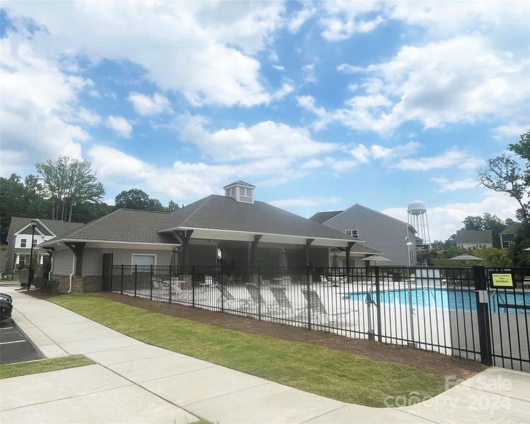 Clubhouse / Pool