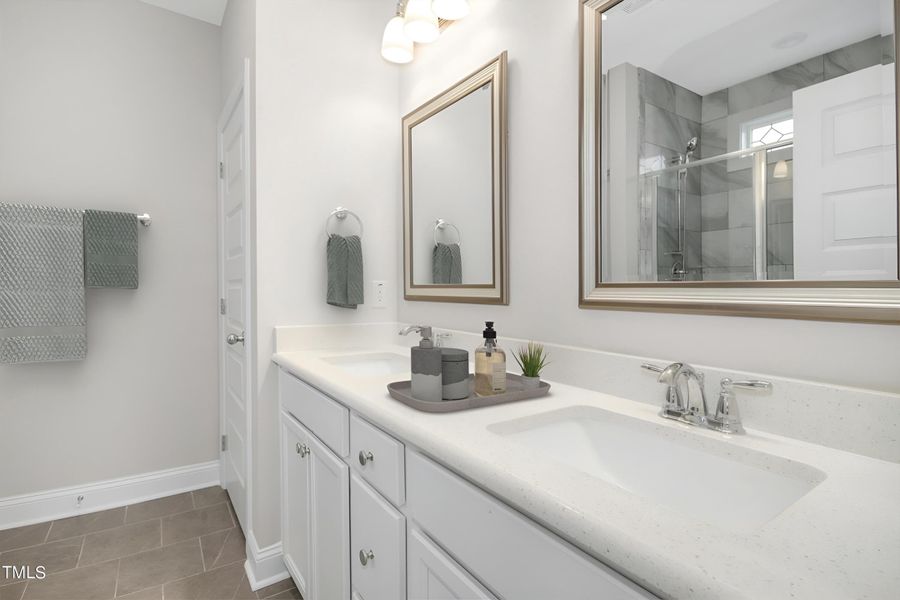 Owner's ensuite (virtual staging)